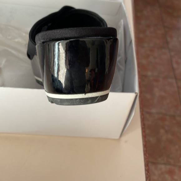 Anne Klein platform sandals - Picture 5 of 5